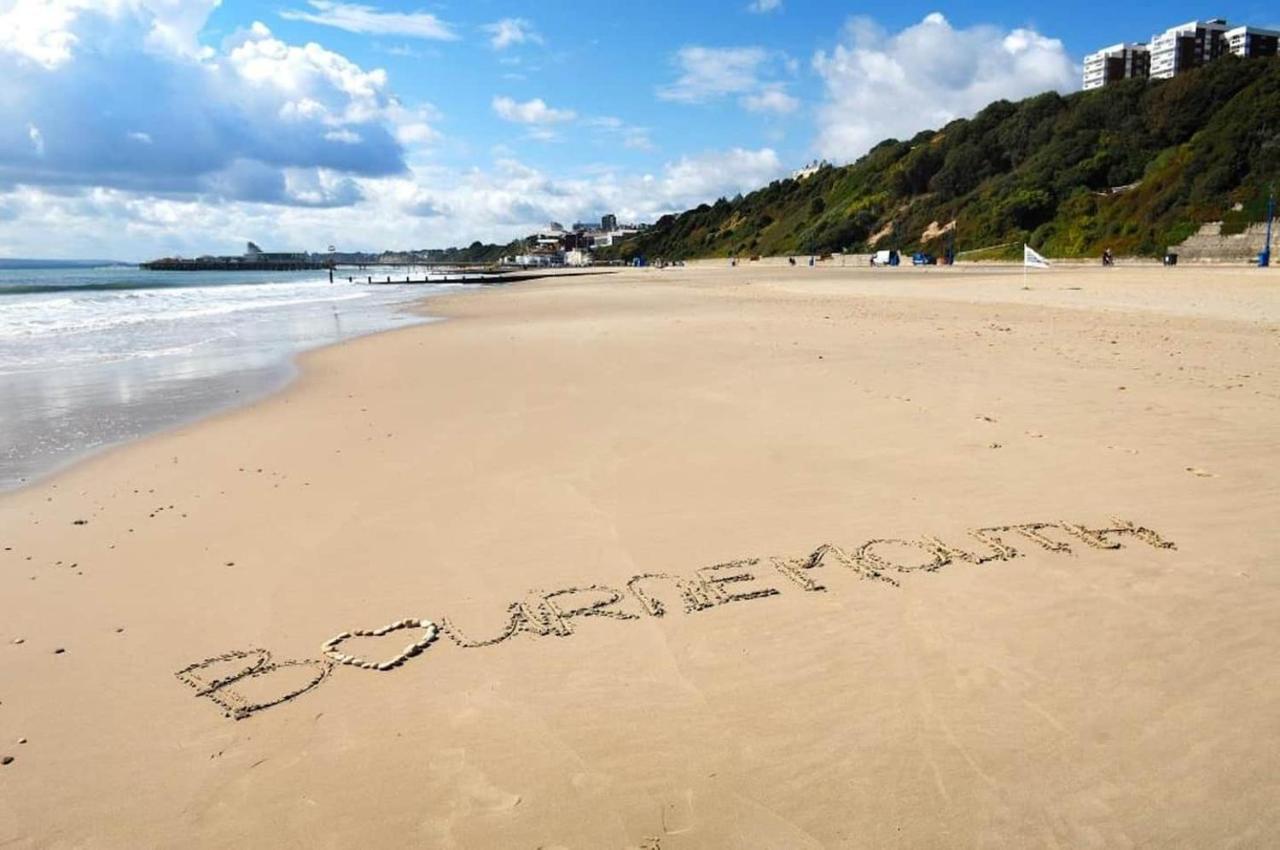 Flat-C, 4 Adults, 20 Mins To Beach, Netflix, Wifi, Sleeps 4 Adults บอร์นมัธ ภายนอก รูปภาพ