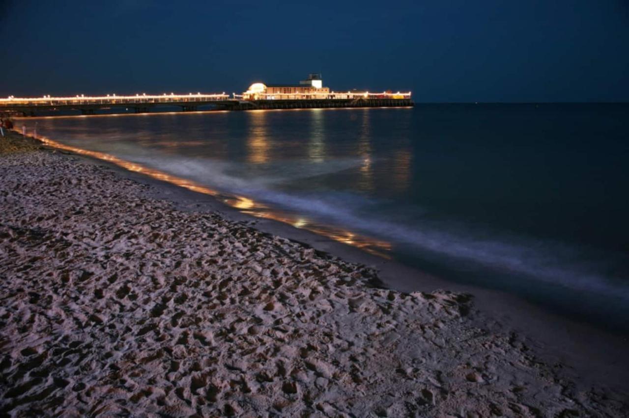 Flat-C, 4 Adults, 20 Mins To Beach, Netflix, Wifi, Sleeps 4 Adults บอร์นมัธ ภายนอก รูปภาพ