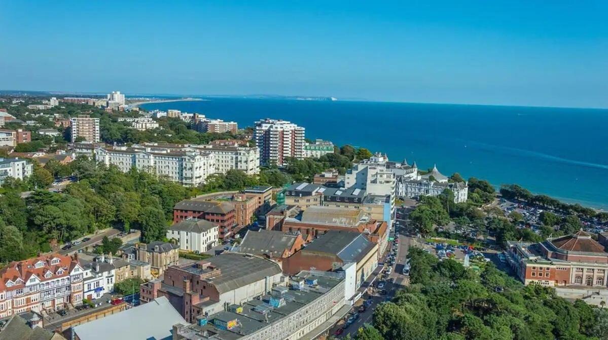 Flat-C, 4 Adults, 20 Mins To Beach, Netflix, Wifi, Sleeps 4 Adults บอร์นมัธ ภายนอก รูปภาพ