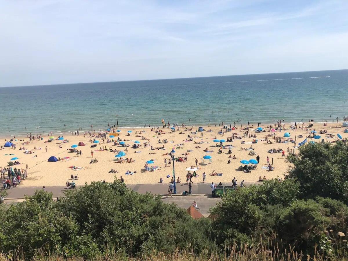Flat-C, 4 Adults, 20 Mins To Beach, Netflix, Wifi, Sleeps 4 Adults บอร์นมัธ ภายนอก รูปภาพ