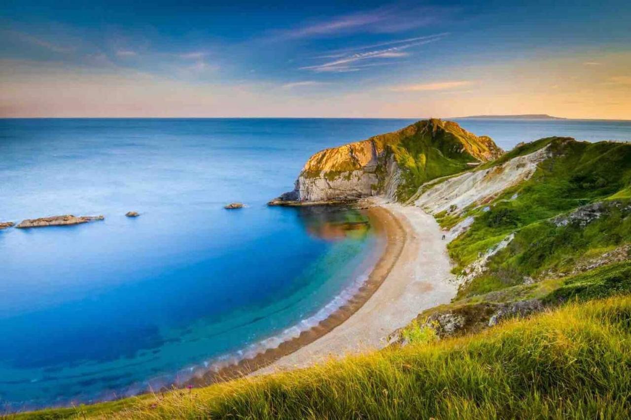 Flat-C, 4 Adults, 20 Mins To Beach, Netflix, Wifi, Sleeps 4 Adults บอร์นมัธ ภายนอก รูปภาพ