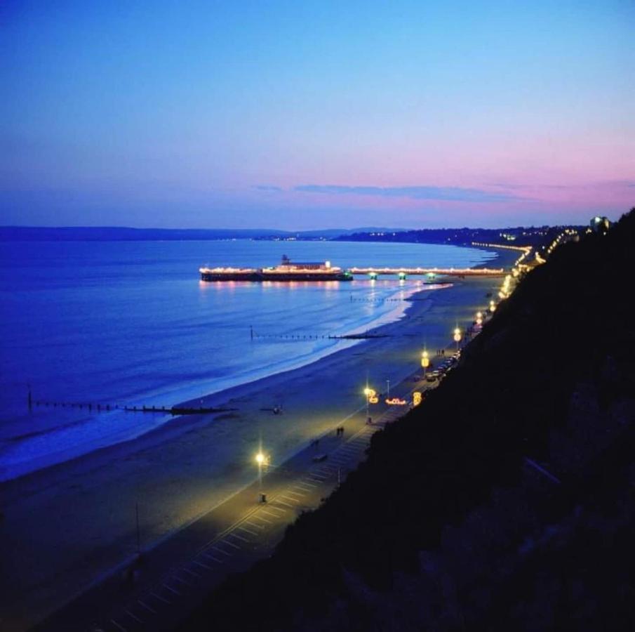 Flat-C, 4 Adults, 20 Mins To Beach, Netflix, Wifi, Sleeps 4 Adults บอร์นมัธ ภายนอก รูปภาพ
